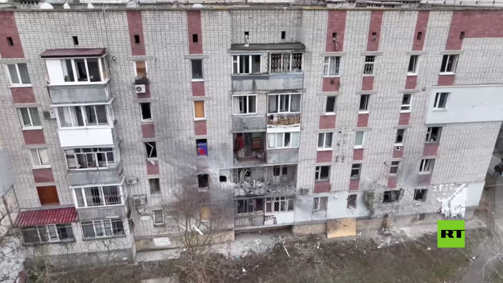 بالفيديو.. آثار قصف أوكراني استهدف نوفايا كاخوفكا في مقاطعة خيرسون