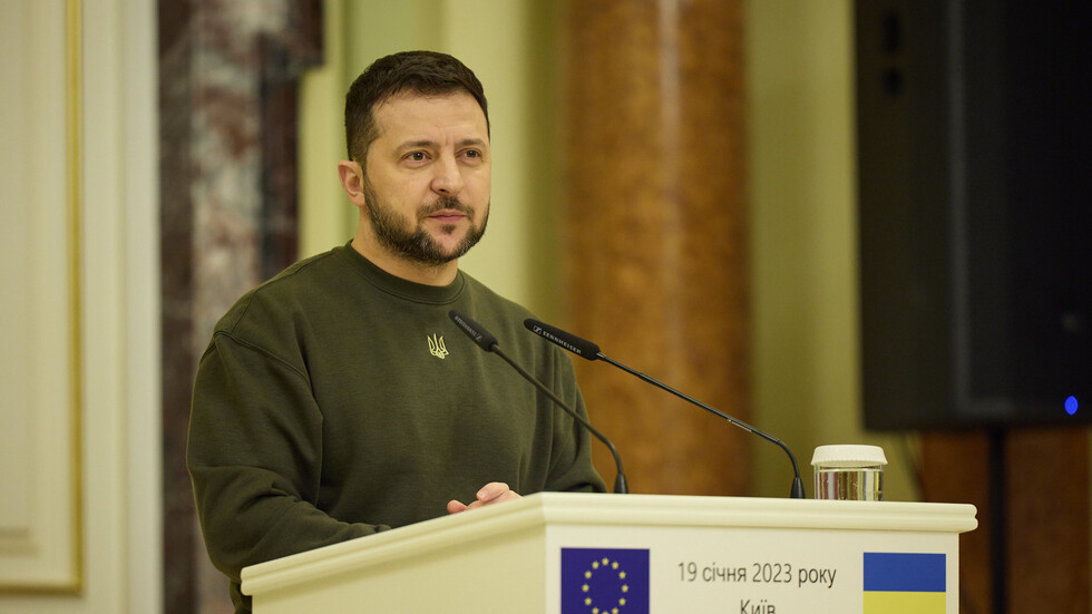 زيلينسكي يفرض عقوبات على 22 من ممثلي الكنيسة الارثوذكسية الروسية