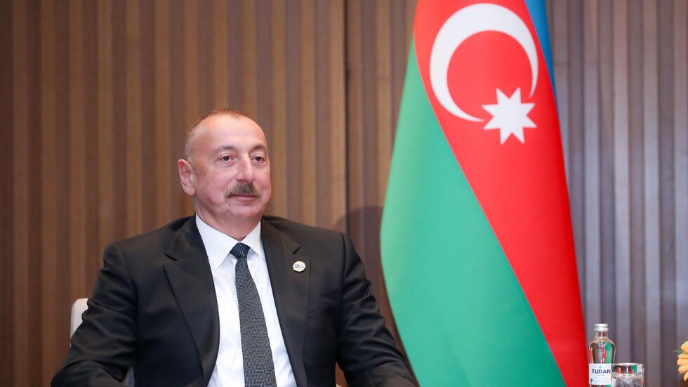 أذربيجان.. علييف يطلع بلينكن على الوضع في قره باغ