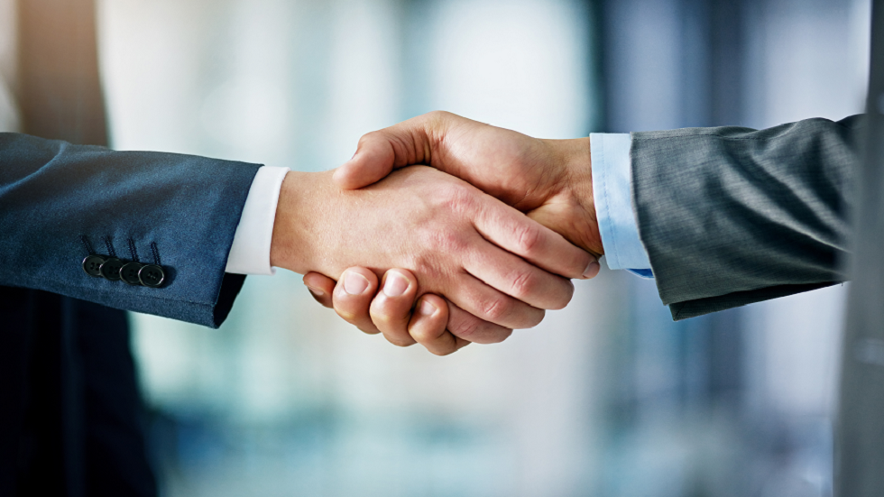 دراسة: قوة مصافحتك قد تكون علامة مبكرة على الاكتئاب!