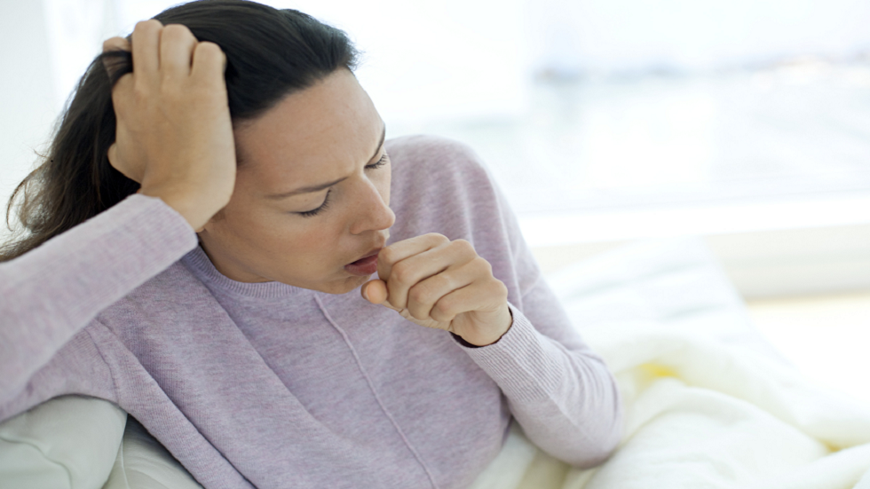 نصائح الخبراء للتخلص من السعال المزعج هذا الشتاء!