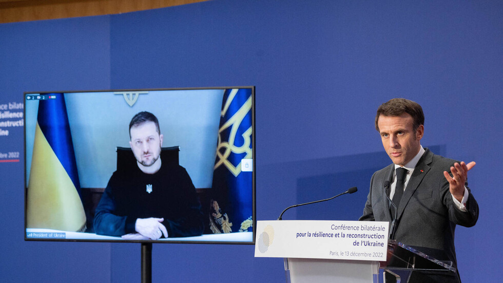 زيلينسكي يبحث مع ماكرون توريدات الدبابات المدولبة الخفيفة الفرنسية