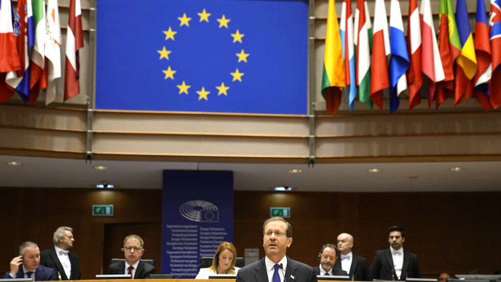 الرئيس الإسرائيلي يحث الاتحاد الأوروبي على محاربة معاداة السامية