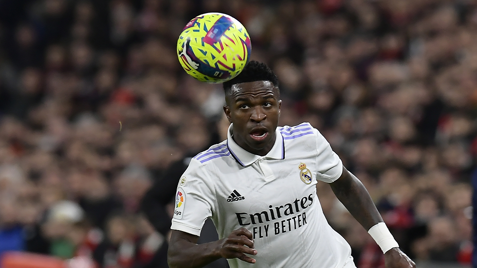 أتلتيكو مدريد يدين الإساءة لنجم الريال فينيسيوس