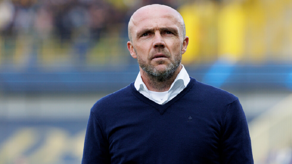 أياكس يقيل مدربه شرويدر