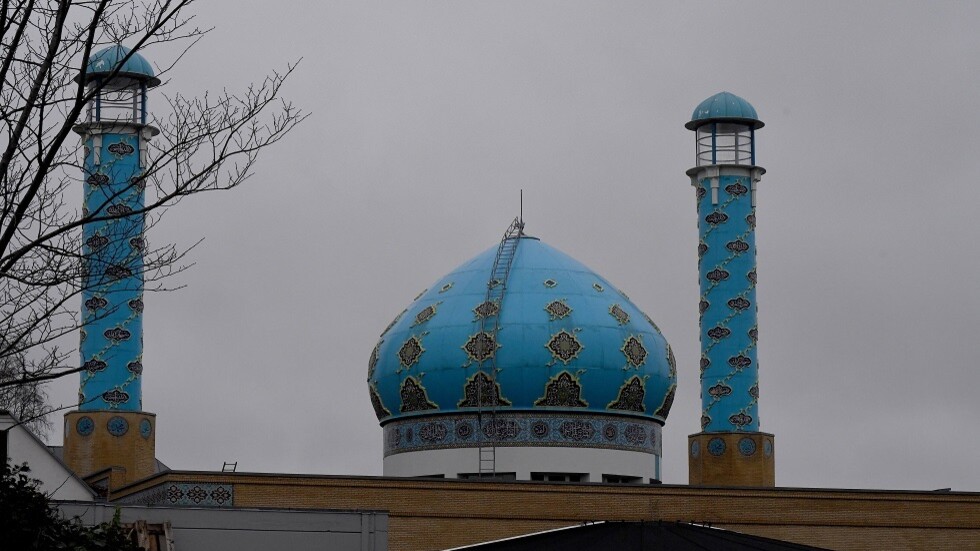 الدنماركي بالودان ينفذ تهديده لأردوغان ويحرق نسخة ثانية من القرآن