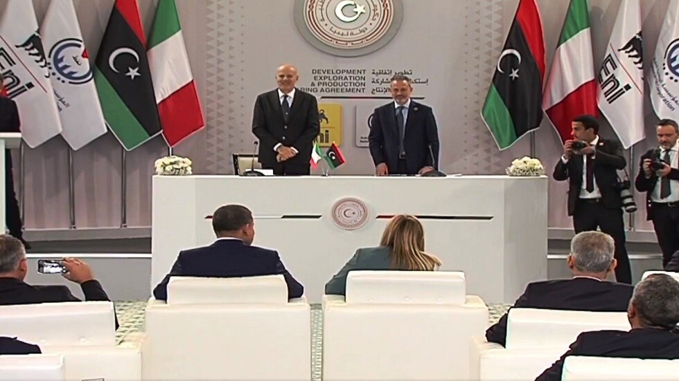 توقيع اتفاق تاريخي بين "إيني" الإيطالية والمؤسسة الوطنية للنفط في ليبيا (فيديو)