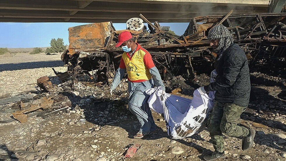 40 قتيلا بحادث حافلة في باكستان