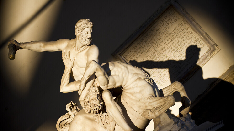 اكتشاف تمثال بالحجم الطبيعي لـ