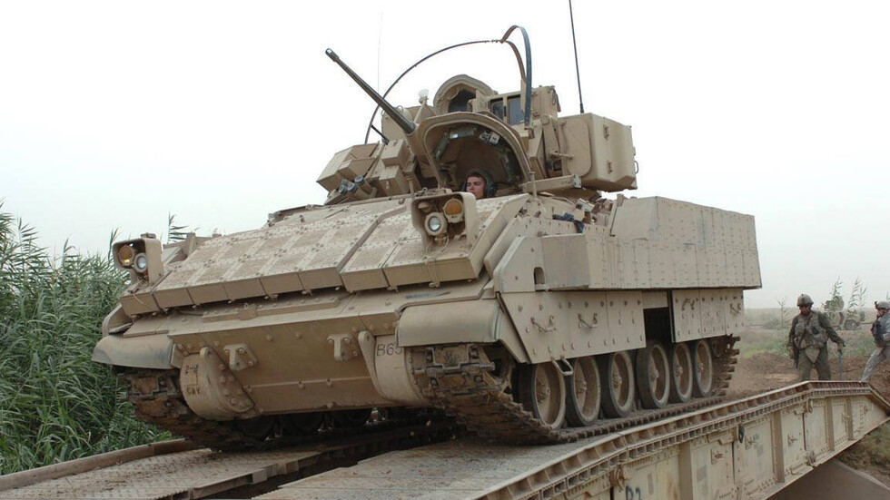 البنتاغون يعلن إرسال أول دفعة من مدرعات "برادلي" إلى أوكرانيا