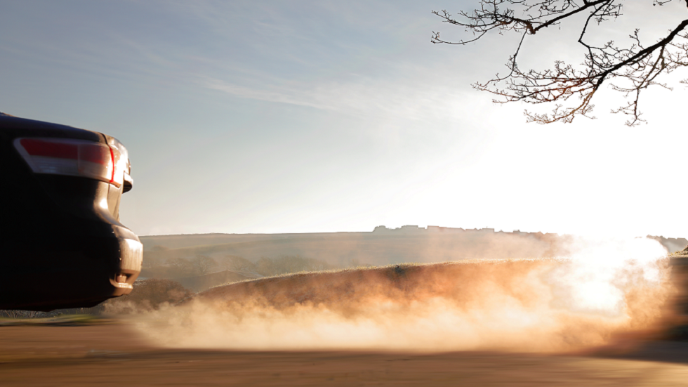 دراسة تكشف عن أثر يُحدثه استنشاق أبخرة السيارات على الدماغ في غضون ساعتين فقط!