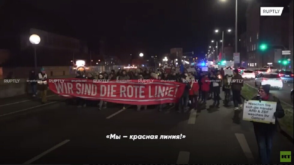 ألمان يحتجون على نقل دبابات "ليوبارد" إلى أوكرانيا