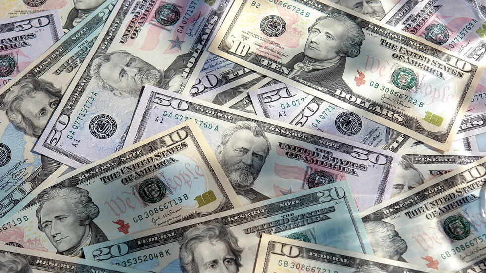 المالية الكويتية تقدم مشروع ميزانية بعجز كبير