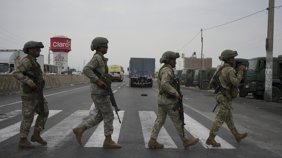 بيرو.. المحتجون يحاولون اقتحام أكبر مطار في البلاد