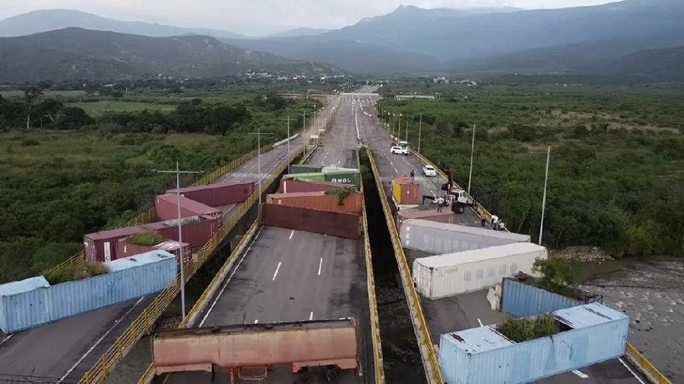 كولومبيا وفنزويلا تفتحان جسرا رئيسيا ظل مغلقا لأكثر من سبع سنوات