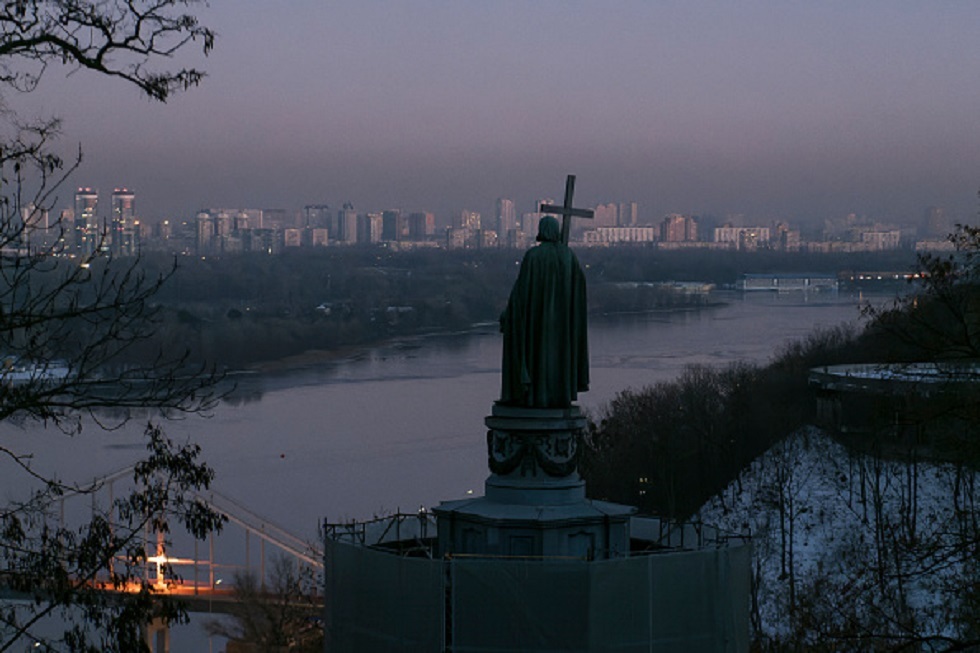 عمدة كييف: انقطاع التيار الكهربائي والتدفئة في المدينة بسبب الضربات الروسية
