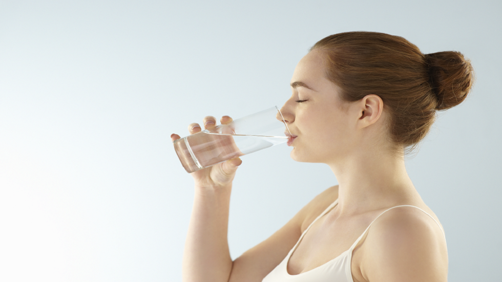 لا تحب شرب الماء؟.. إليك 8 طرق لجعل الأمر أسهل!