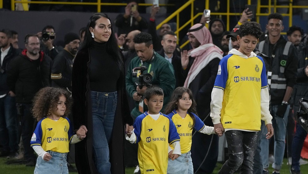 السعودية.. جورجينا تخطف الأنظار في حفل تقديم رونالدو مع النصر (فيديو)