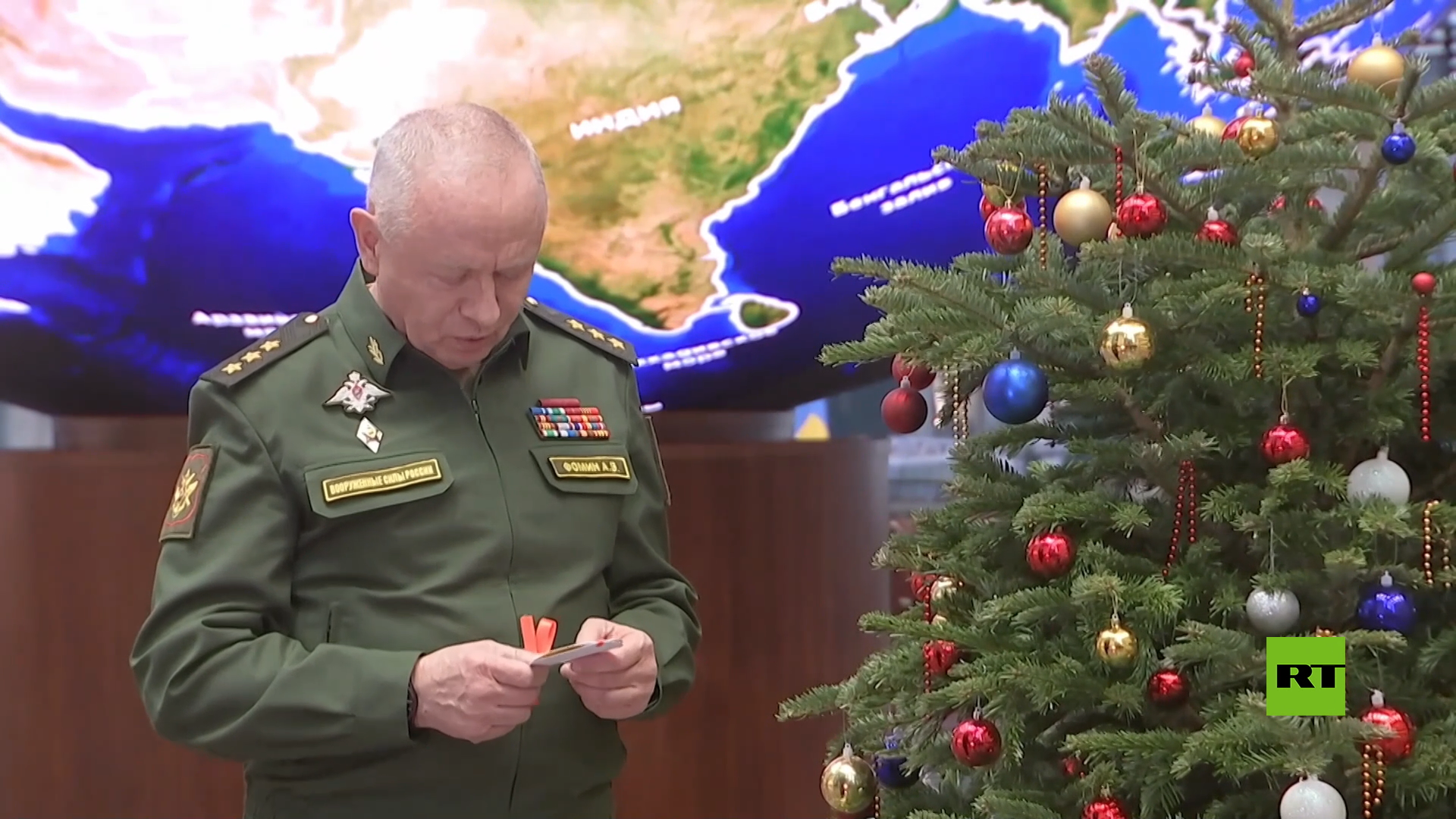 نائب وزير الدفاع الروسي يحقق حلم طفلة