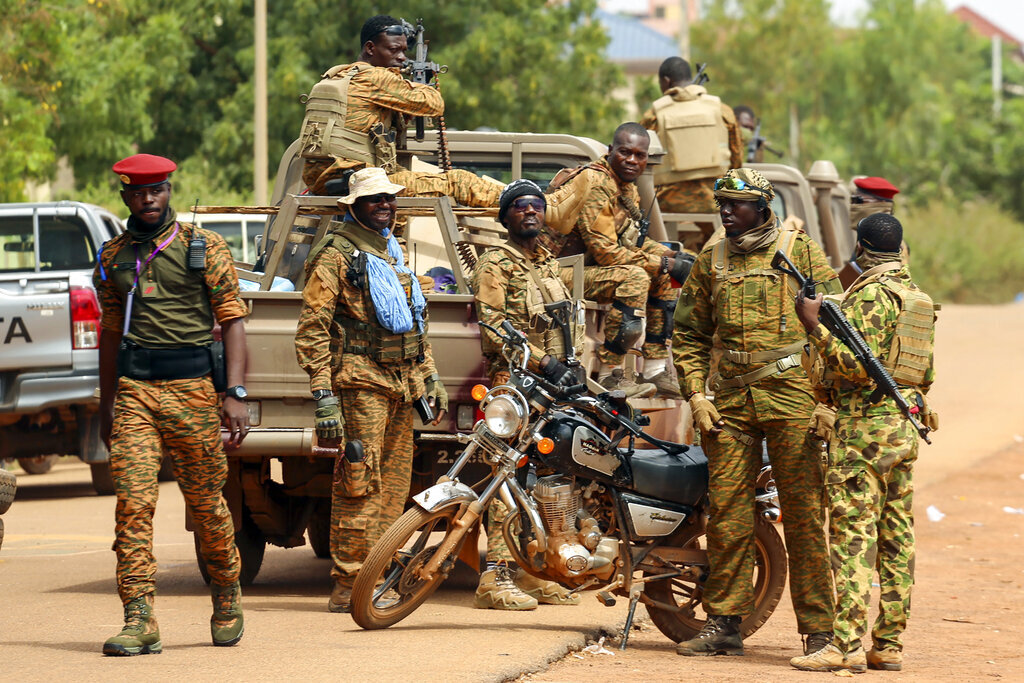 صحيفة: فرنسا قد تسحب قواتها الخاصة من عاصمة بوركينا فاسو