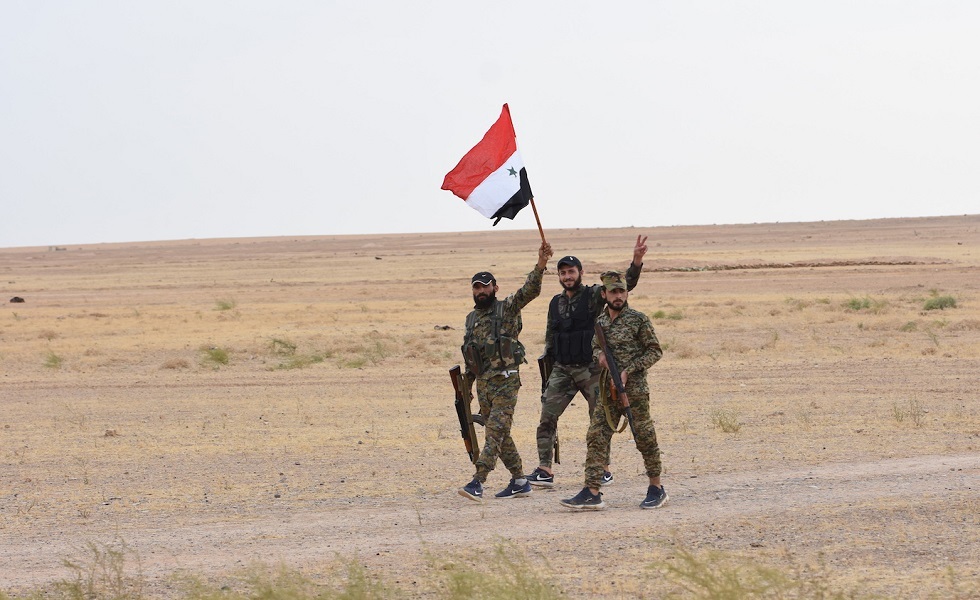 عناصر من الجيش العربي السوري في مدينة الطبقة - الرقة