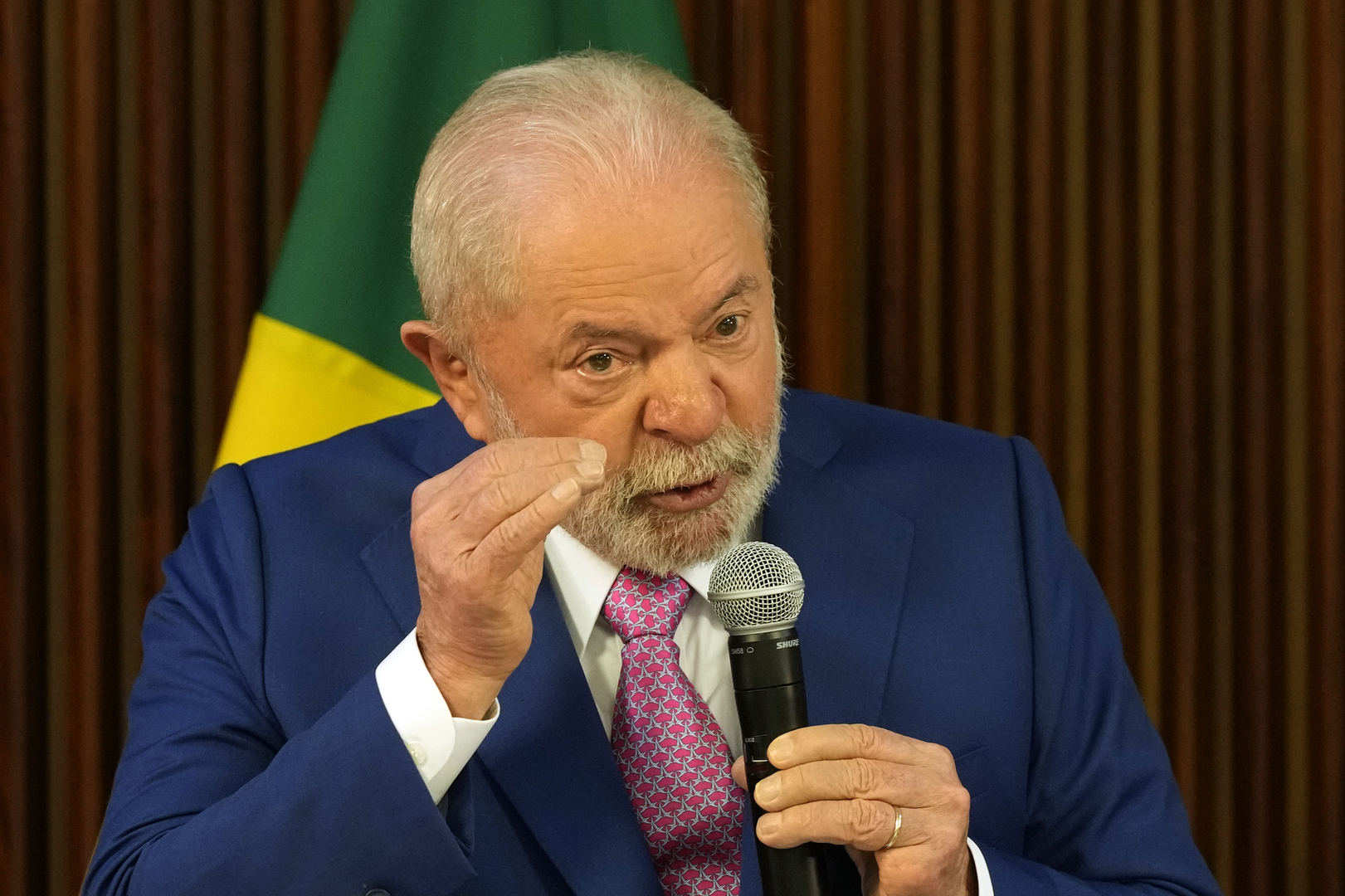الرئيس البرازيلي يدين اقتحام مركز السلطة من قبل 