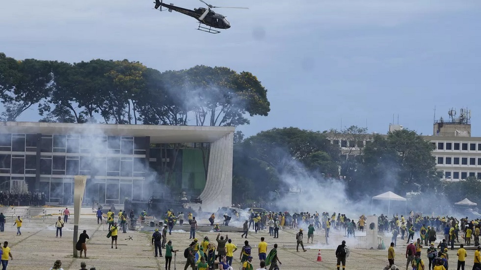 قوات الأمن البرازيلية تعتقل أكثر من 400 شخص على خلفية أعمال الشغب