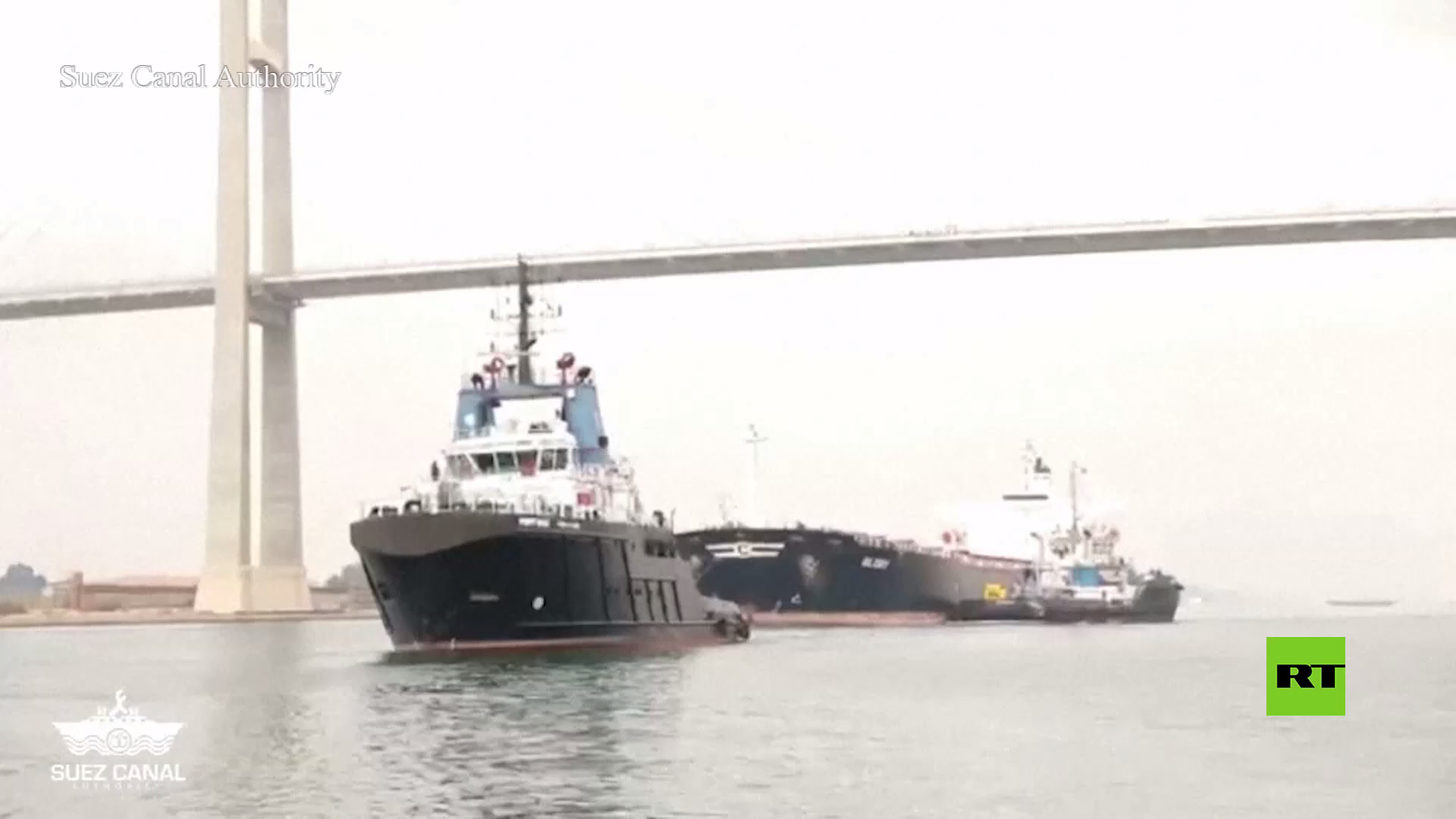 نشر فيديو لتعويم السفينة الجانحة في قناة السويس