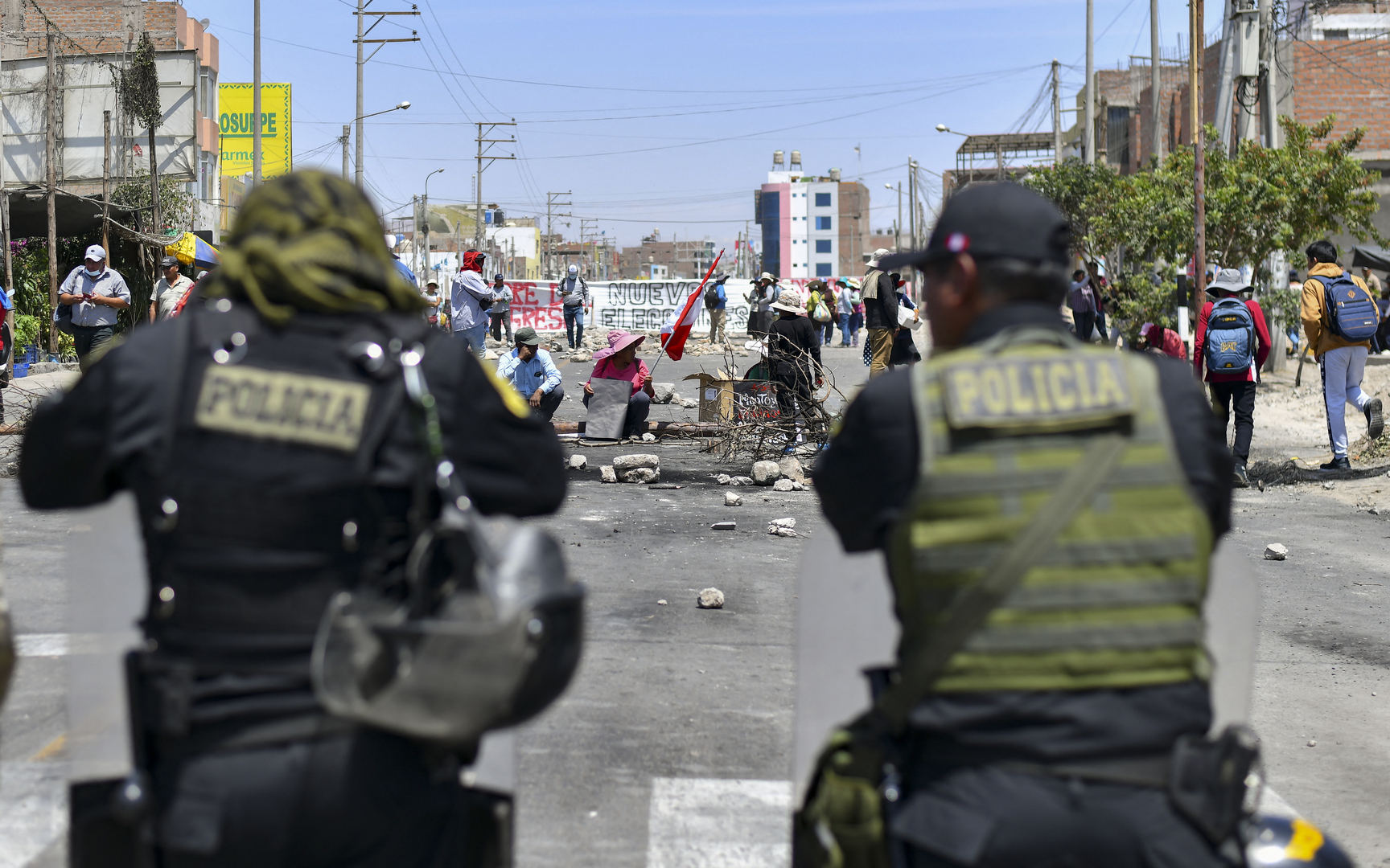 بيرو: 9 قتلى في صدامات بين متظاهرين وقوات الأمن