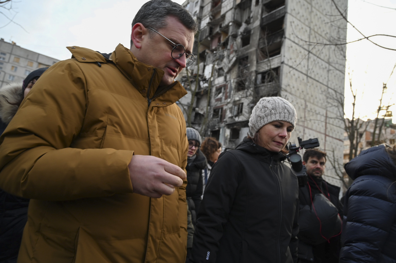 وزير الخارجية الأوكراني يطلب من نظيرته الألمانية دبابات 