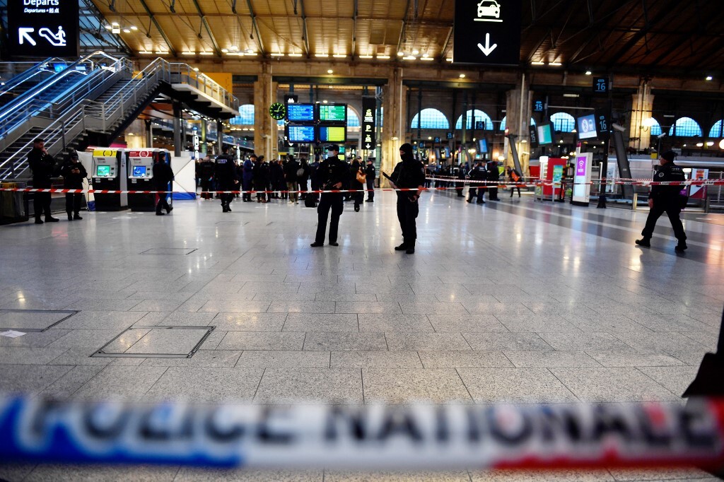 حادث الطعن في محطة قطارات في باريس (فيديو)