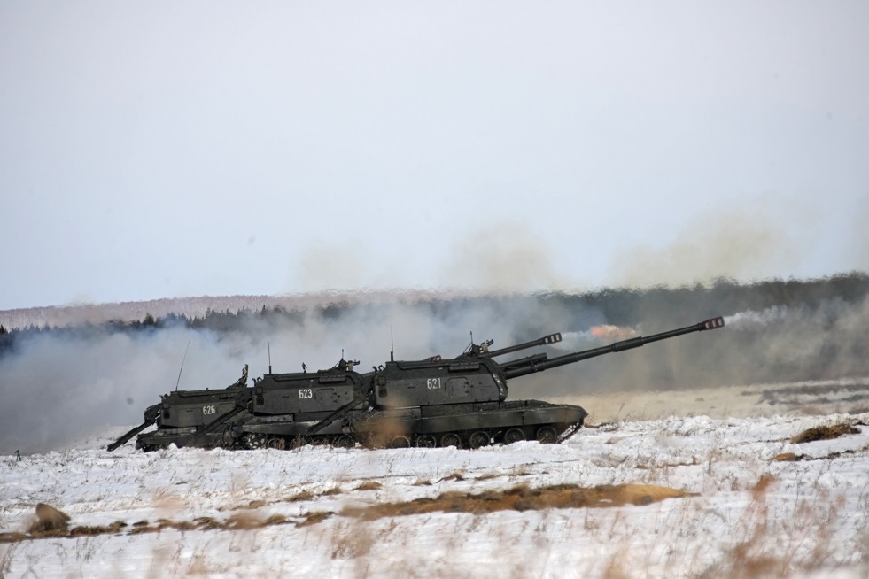 فيديو يظهر المجندين الروس وهم يدكون مواقع أوكرانية من مدافع هاوتزر 