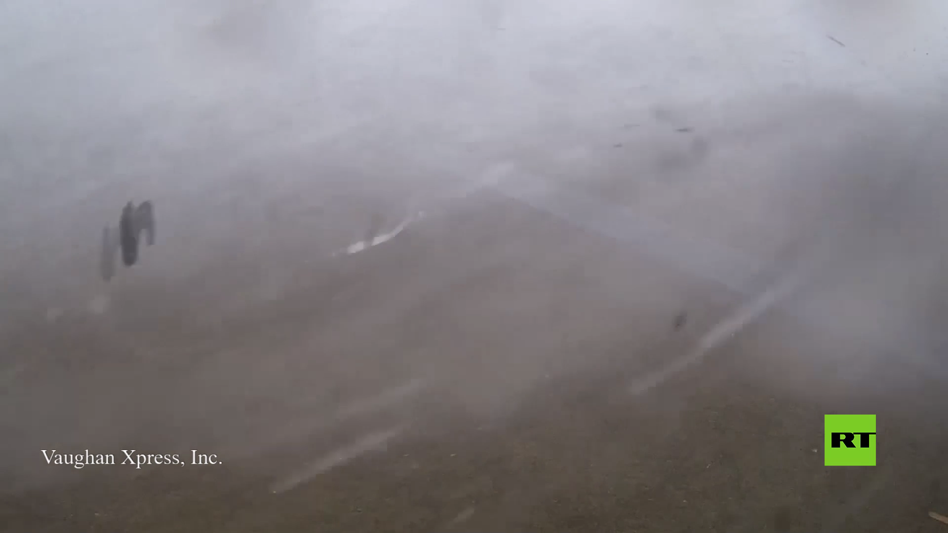 كاميرات المراقبة تسجل لحظة انقلاب شاحنة أثناء الإعصار في جورجيا الأمريكية