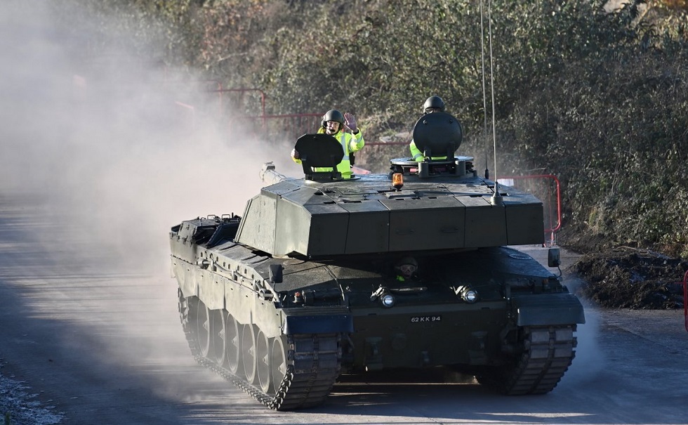 وسائل إعلام: رئيس الوزراء البريطاني يقرر نقل 12 دبابة من طراز تشالنجر 2 إلى كييف