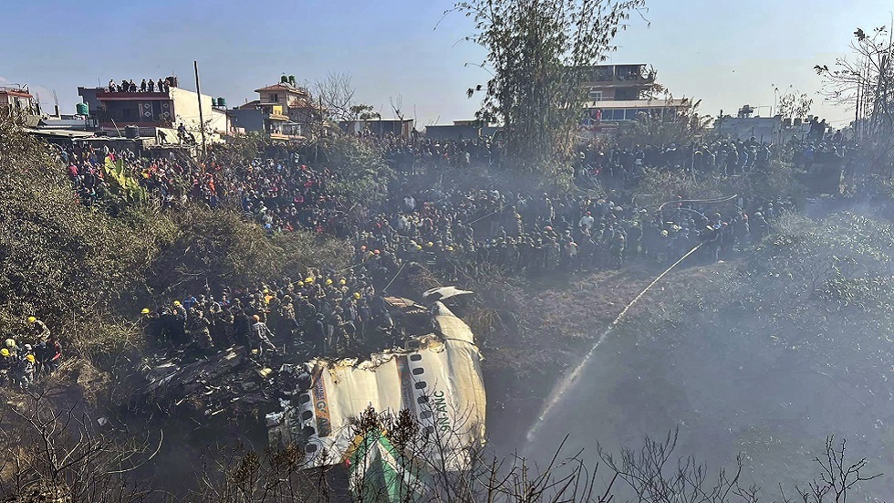 حصيلة الضحايا بتحطم الطائرة النيبالية تقترب من 70