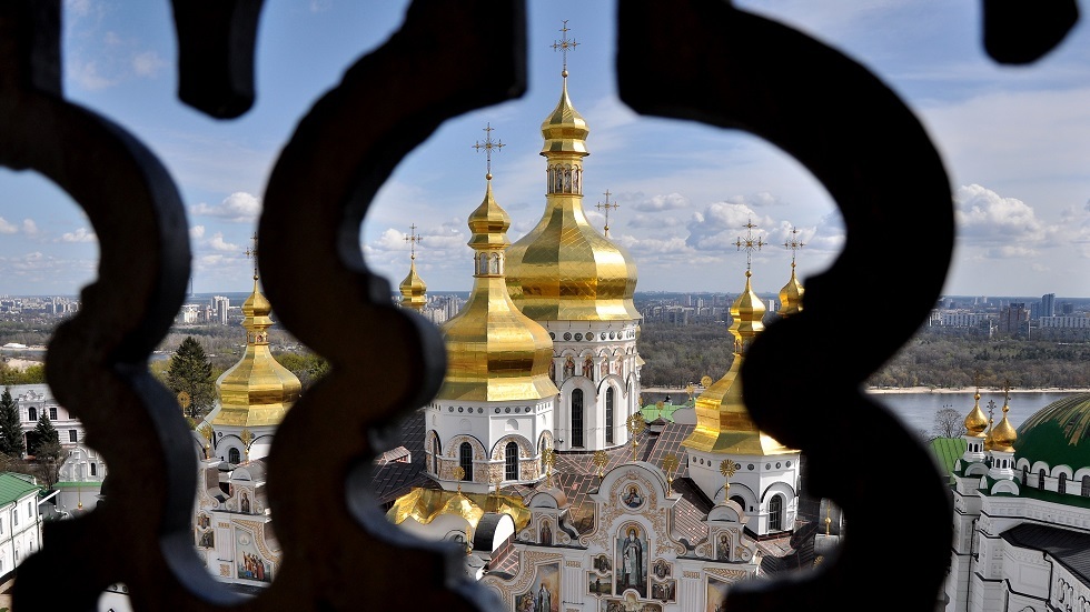 مستشار مكتب زيلينسكي ينتقد قمع الأجهزة الأمنية للكنيسة الأرثوذكسية الأوكرانية