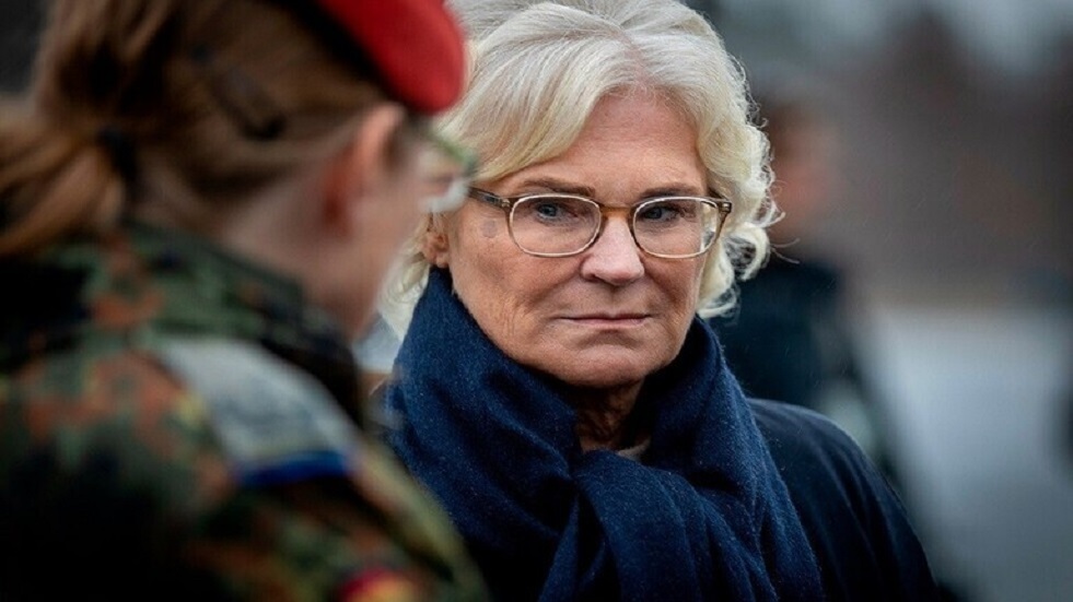 لامبريخت تستقيل رسميا من منصب وزيرة الدفاع الألمانية
