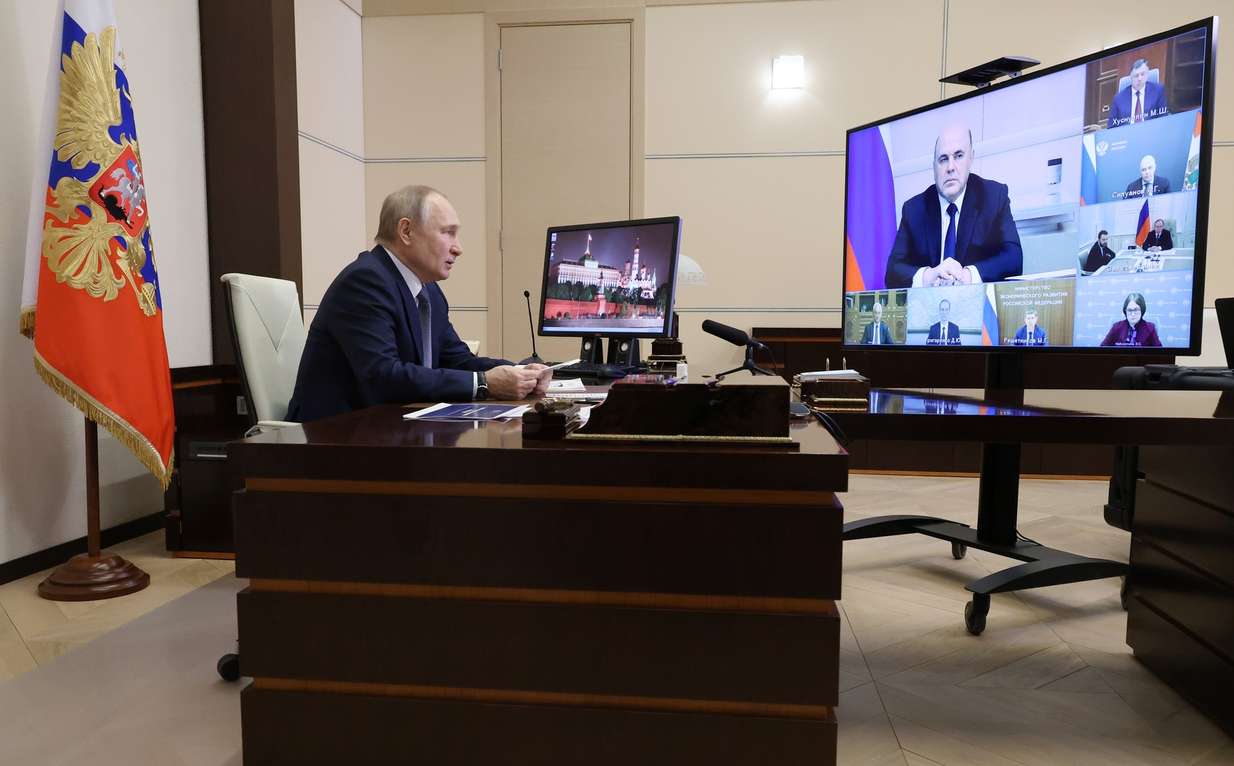 بوتين يحدد مهام العمل الرئيسة للحكومة الروسية في العام الجديد 2023