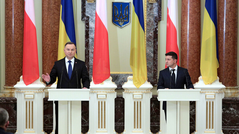 رئيس بولندا: زيلينسكي يطالب 