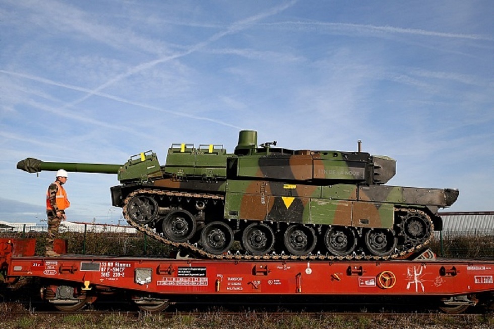 وسائل إعلام: فرنسا تدرس احتمال توريد دبابات 