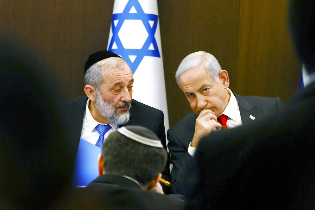 إسرائيل: المدعية العامة تبلغ نتنياهو بضرورة إقالة حليف رئيسي له