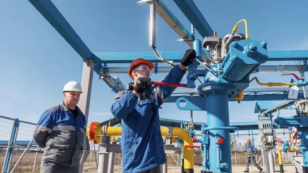 مجلس الوزراء الروسي يعلن استعداد شركات النفط الروسية لتطوير الحقول في تركمانستان