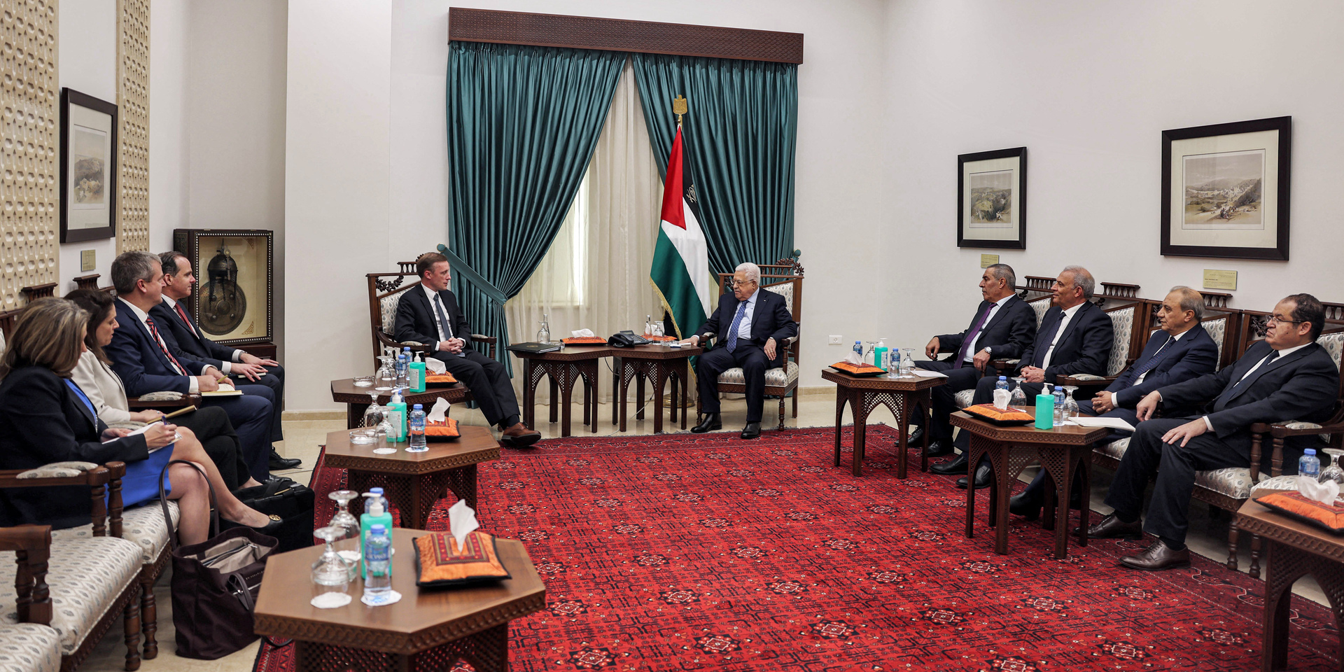 عباس يطالب الإدارة الأمريكية بالتدخل قبل فوات الأوان لوقف إجراءات الحكومة الإسرائيلية