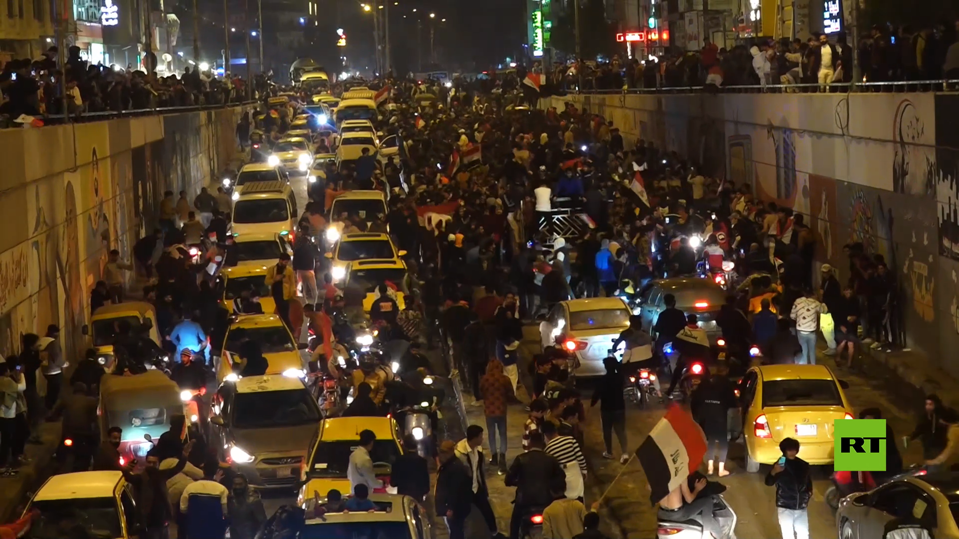 آلاف العراقيين يحتفلون بفوز منتخبهم بكأس الخليج العربي