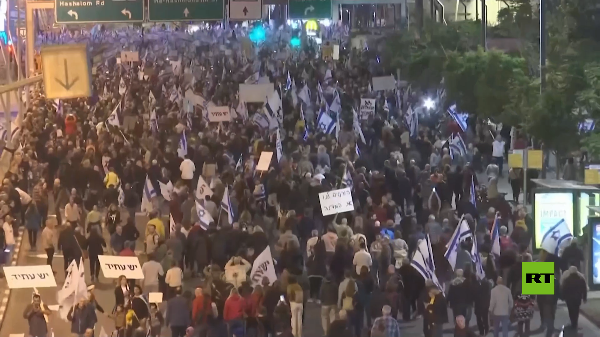 آلاف  الإسرائيلين يخرجون إلى شوارع تل أبيب احتجاجا على حكومة نتنياهو