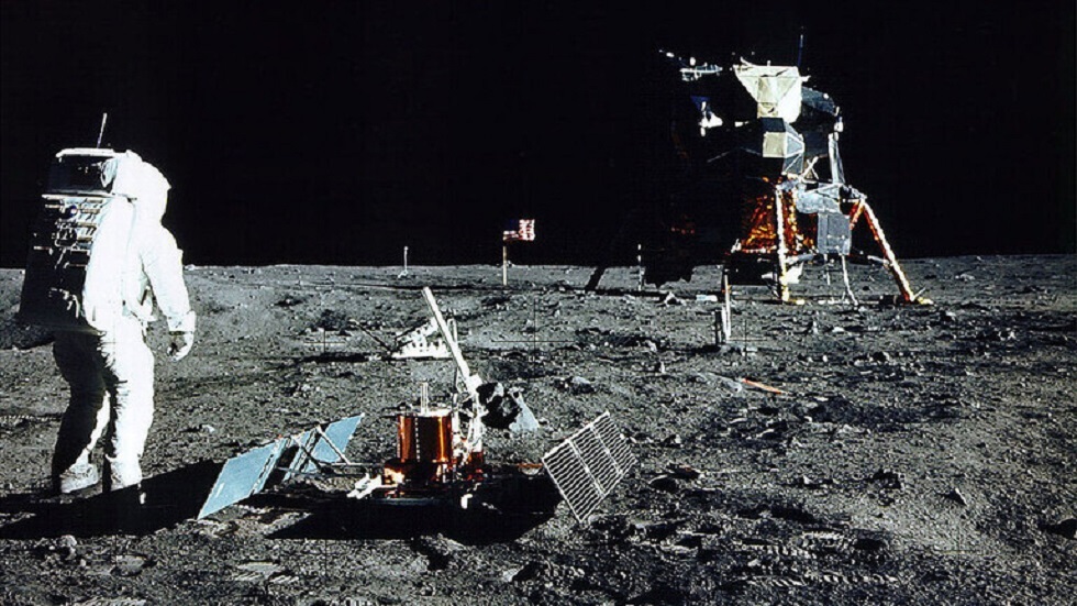 وثيقة سوفيتية تكشف مرض رواد الفضاء الأمريكيين على القمر