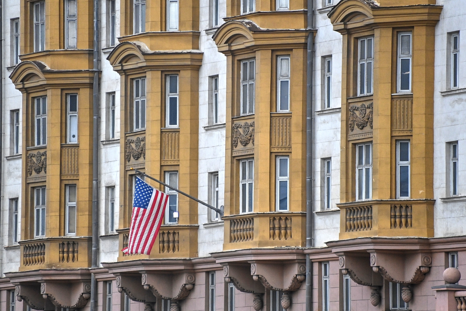السفارة الأمريكية بموسكو