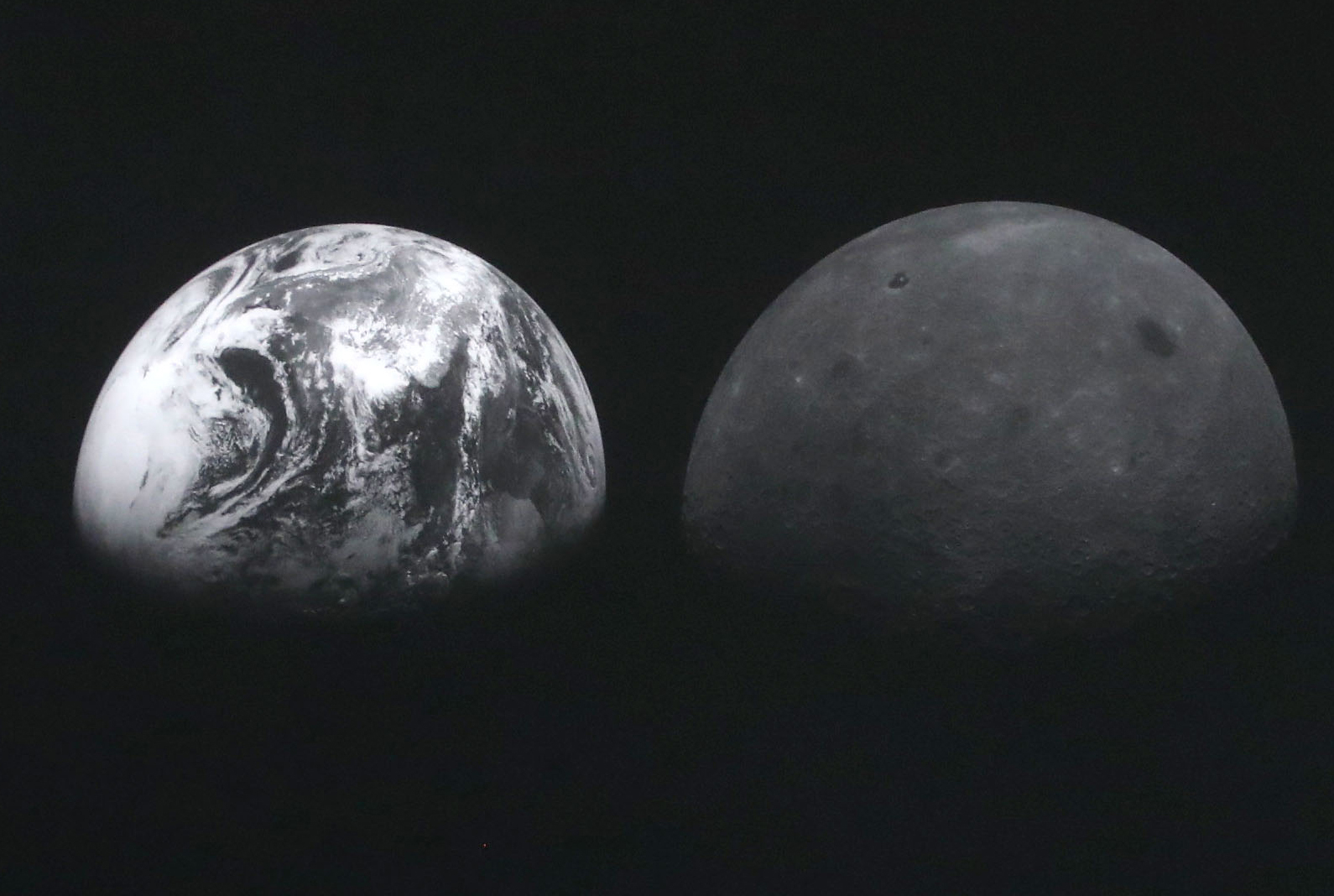 المركبة المدارية القمرية لكوريا الجنوبية تكشف عن صور مذهلة بالأبيض والأسود للأرض والقمر