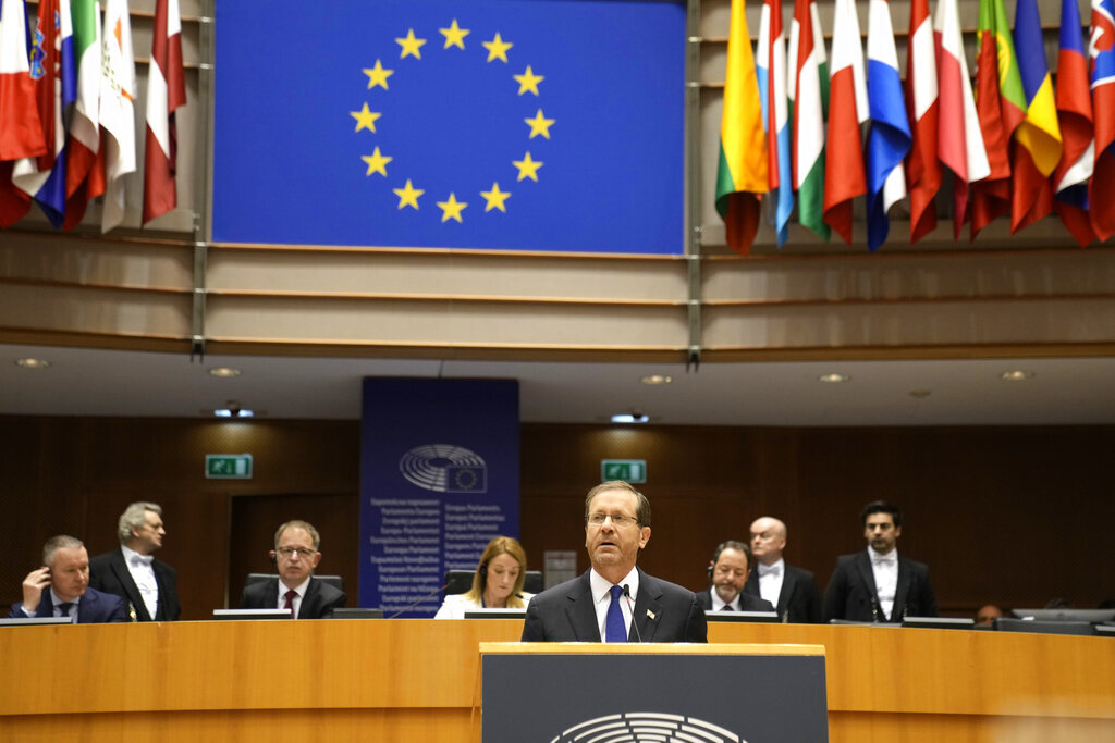 الرئيس الإسرائيلي يحث الاتحاد الأوروبي على محاربة معاداة السامية