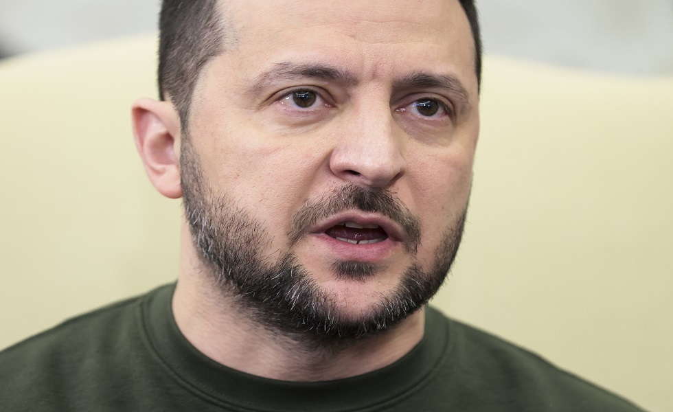 ضابط مخابرات أمريكي يكشف تفاصيل مثيرة حول المساعدات العسكرية لأوكرانيا